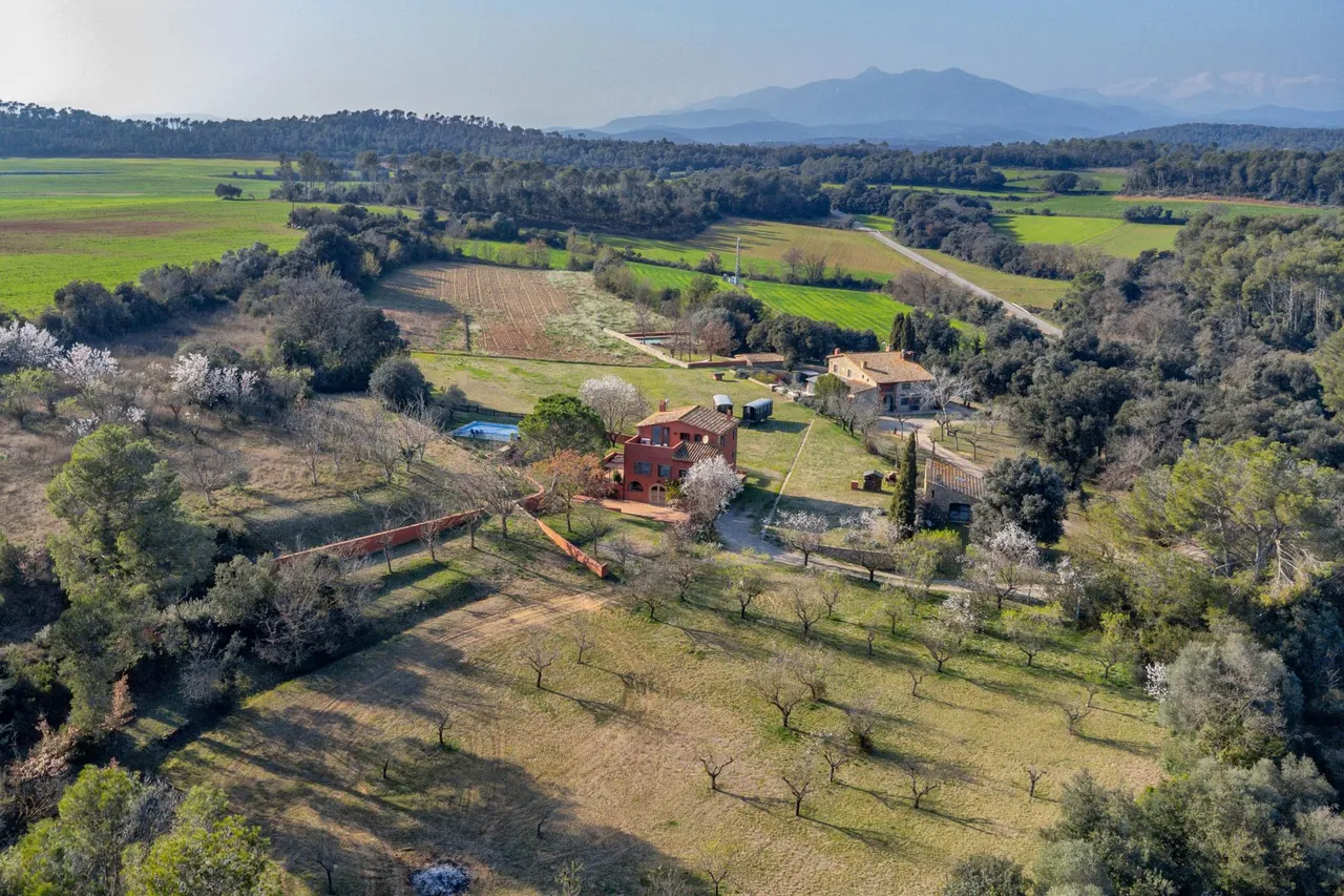 living - 724m² country house for sale in Pla de l'Estany, Girona - gallery - 4