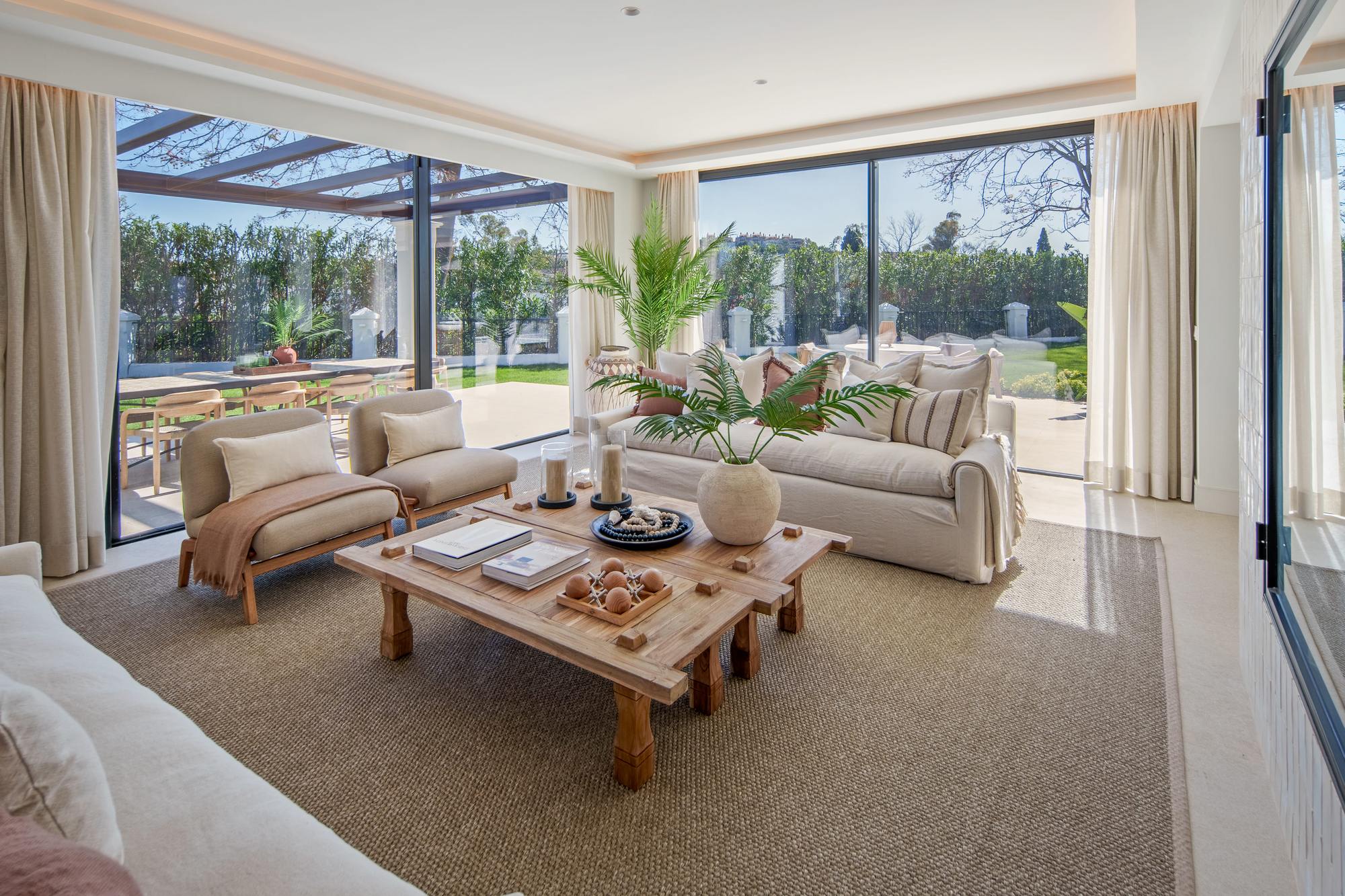 living - Casa / villa de 455m² con 123m² terraza en venta en Nueva Andalucía - gallery - 5