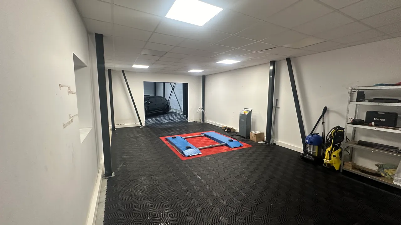 logistics - Light Industrial Premises / Offices For Rent - gallery - 6