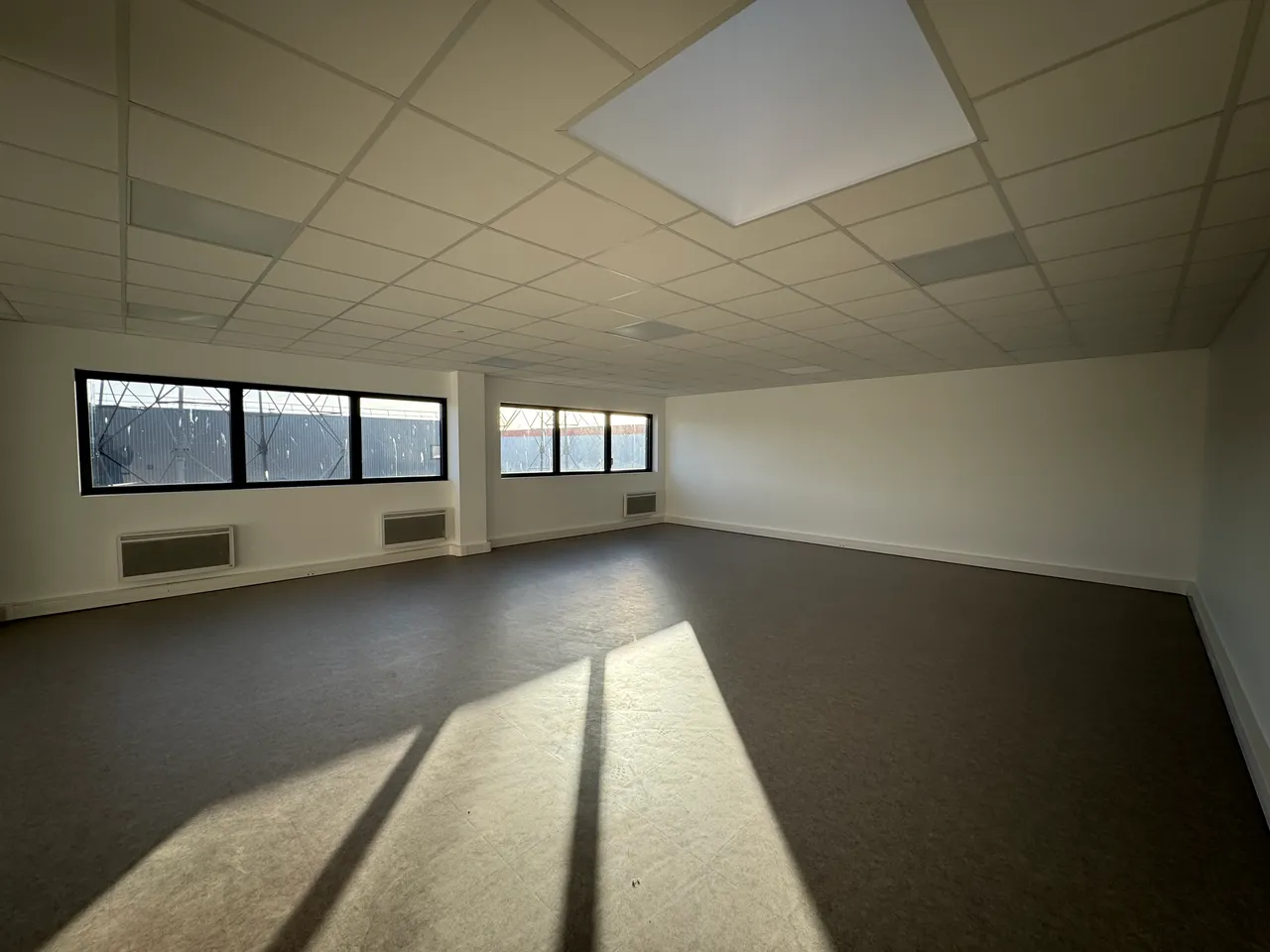 logistics - Light Industrial Premises / Offices For Rent - gallery - 7