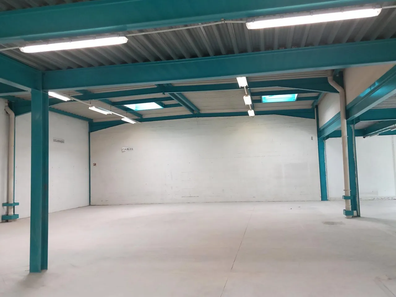 logistics - Activités / Bureaux À Louer - gallery - 2