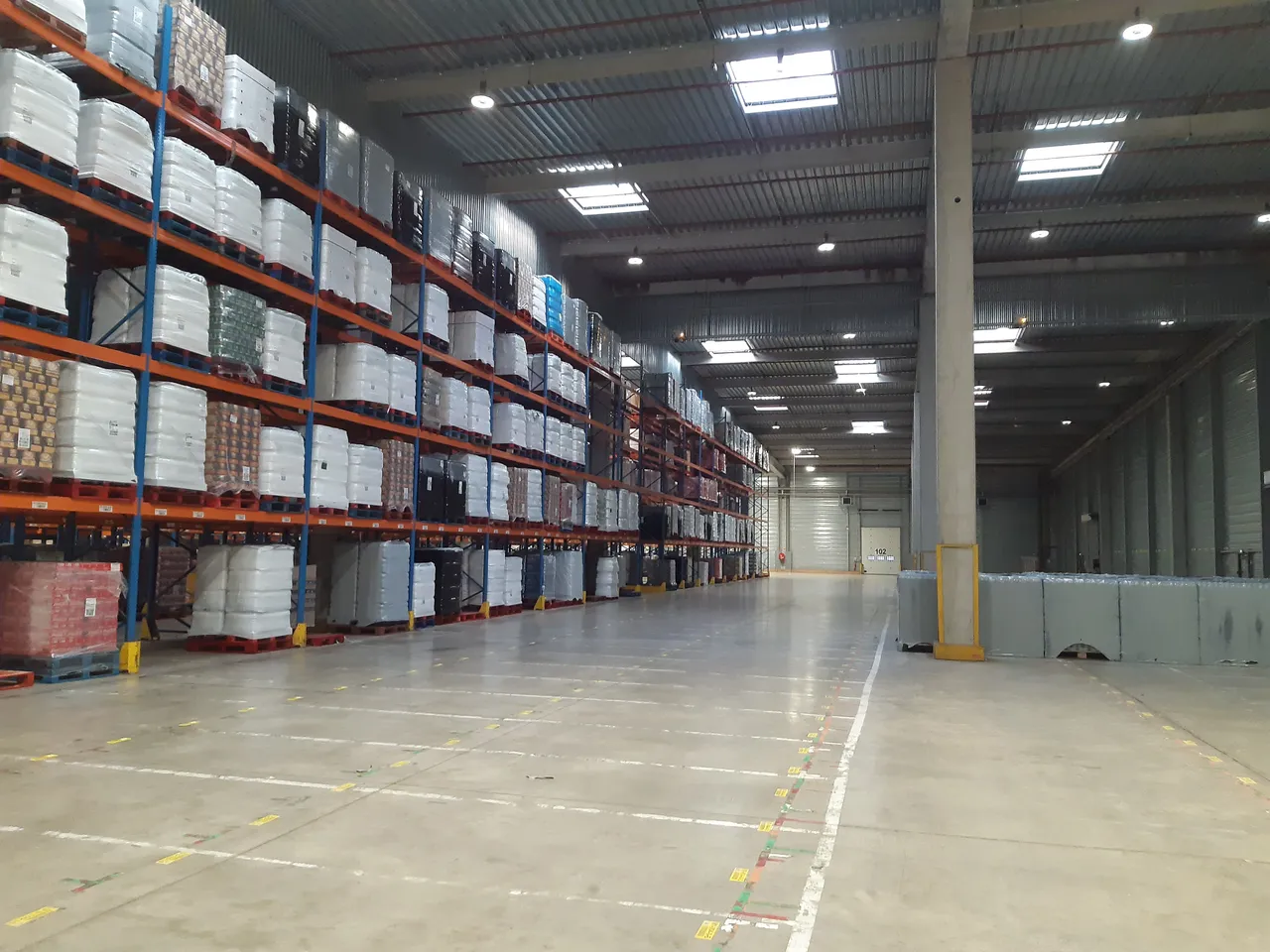 logistics - Logistics Warehouse For Rent - gallery - 2