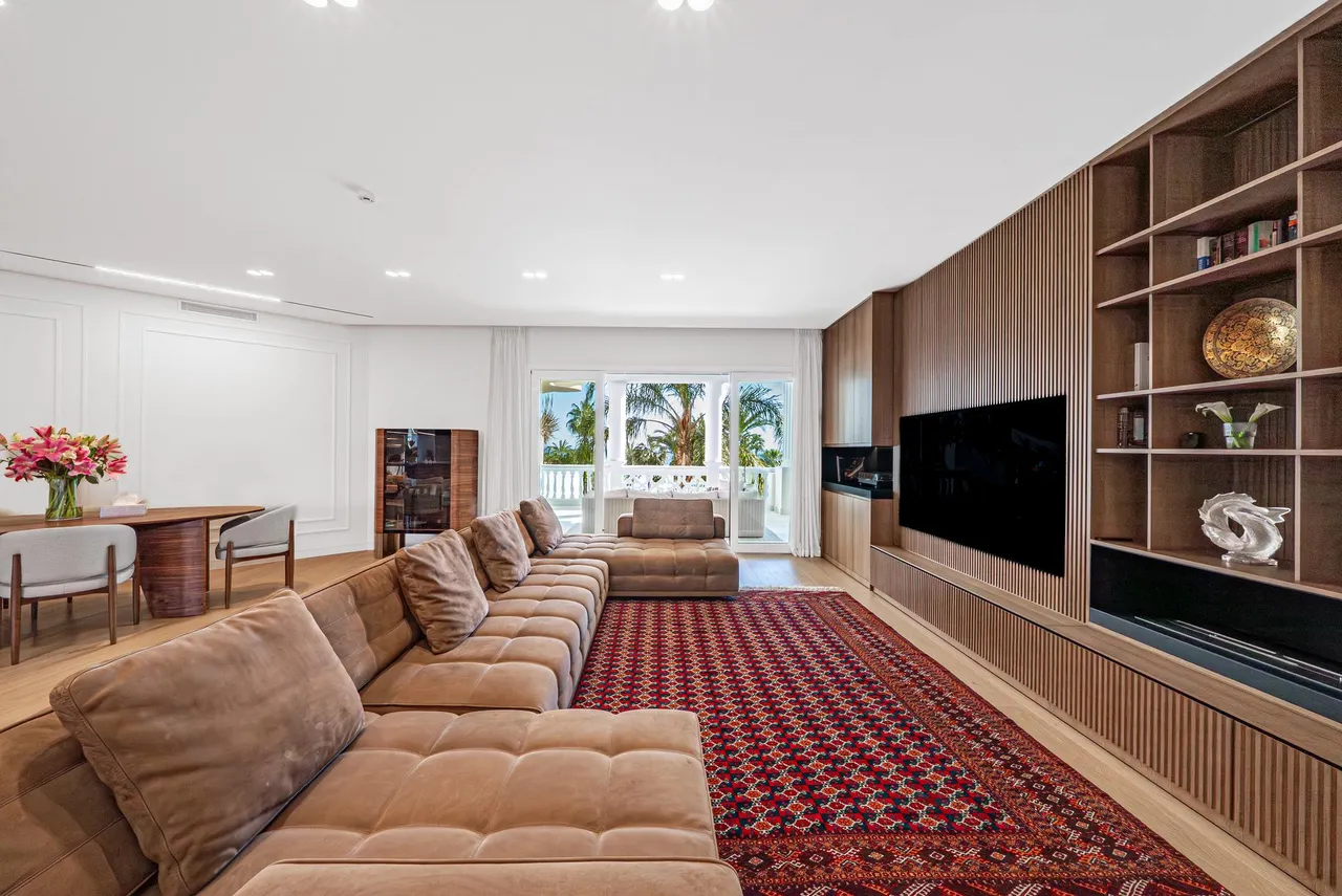 living - 225m² apartment with 71m² terrace for sale in New Golden Mile - gallery - 3
