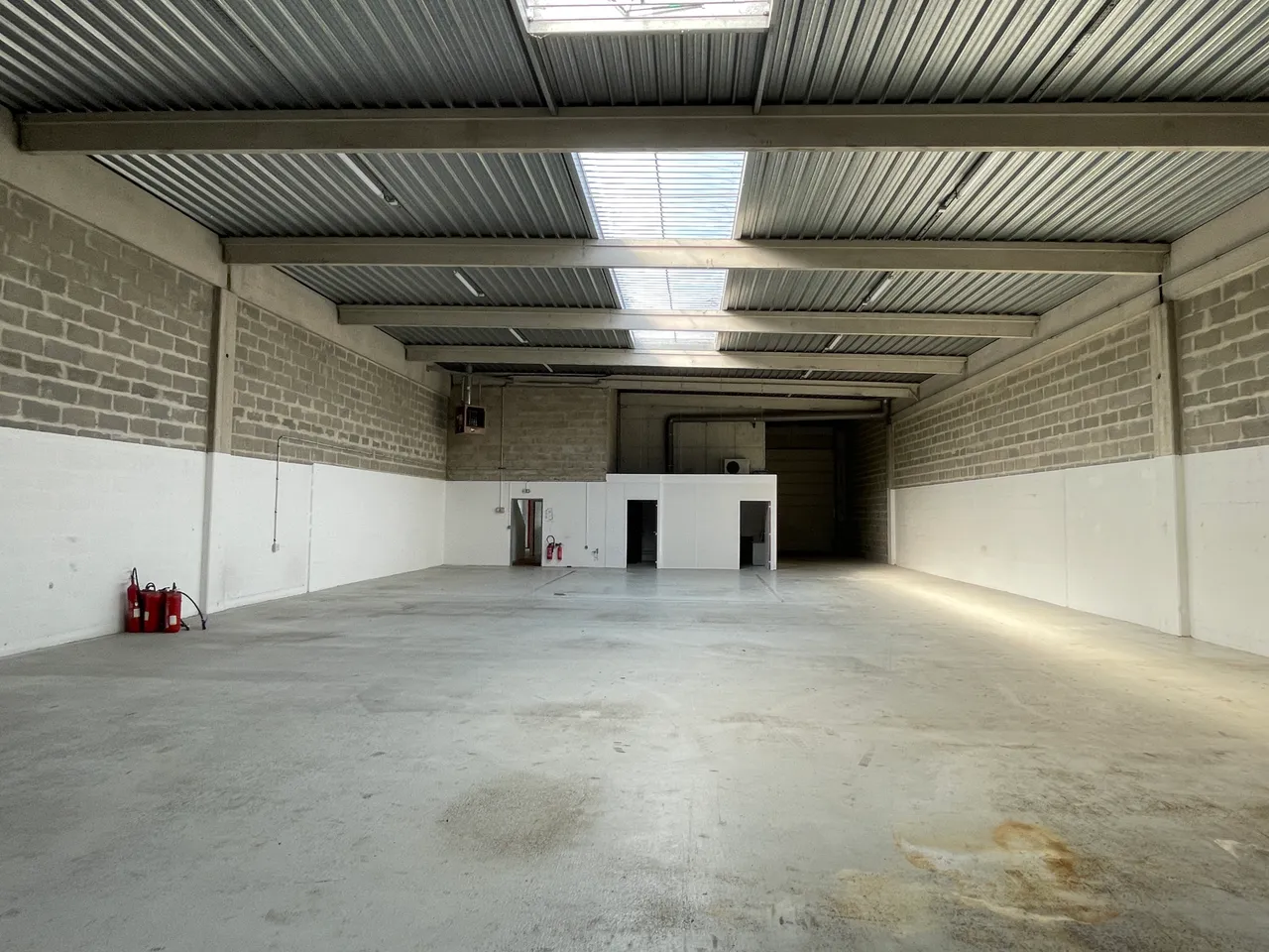 logistics - Local d’activités À Louer - gallery - 3