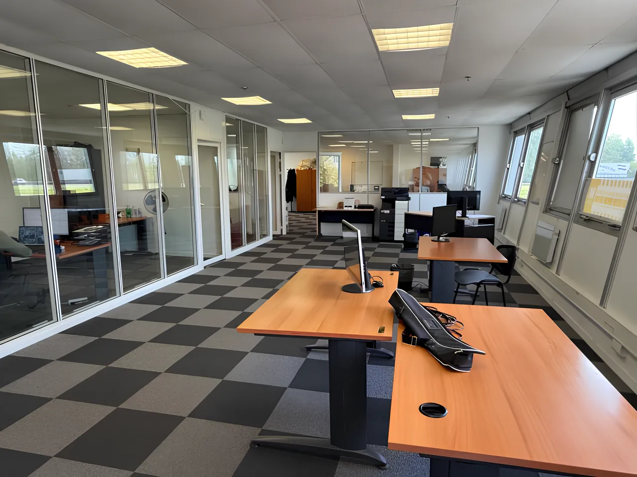 logistics - Logistics Warehouse For Rent - gallery - 3