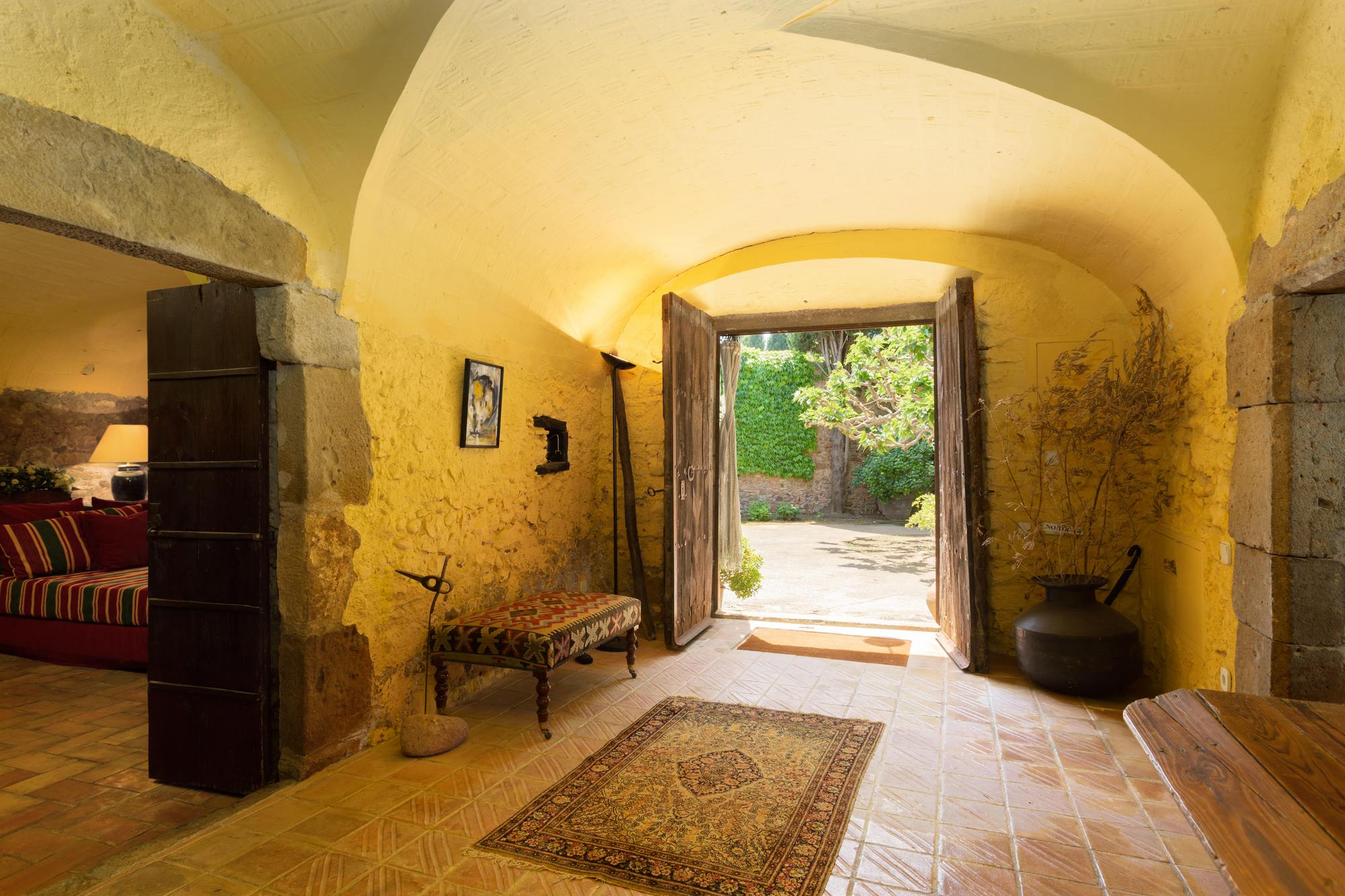 living - Propiedad rústica en venta cerca de Figueres y la Costa Brava - gallery thumbnail - 10