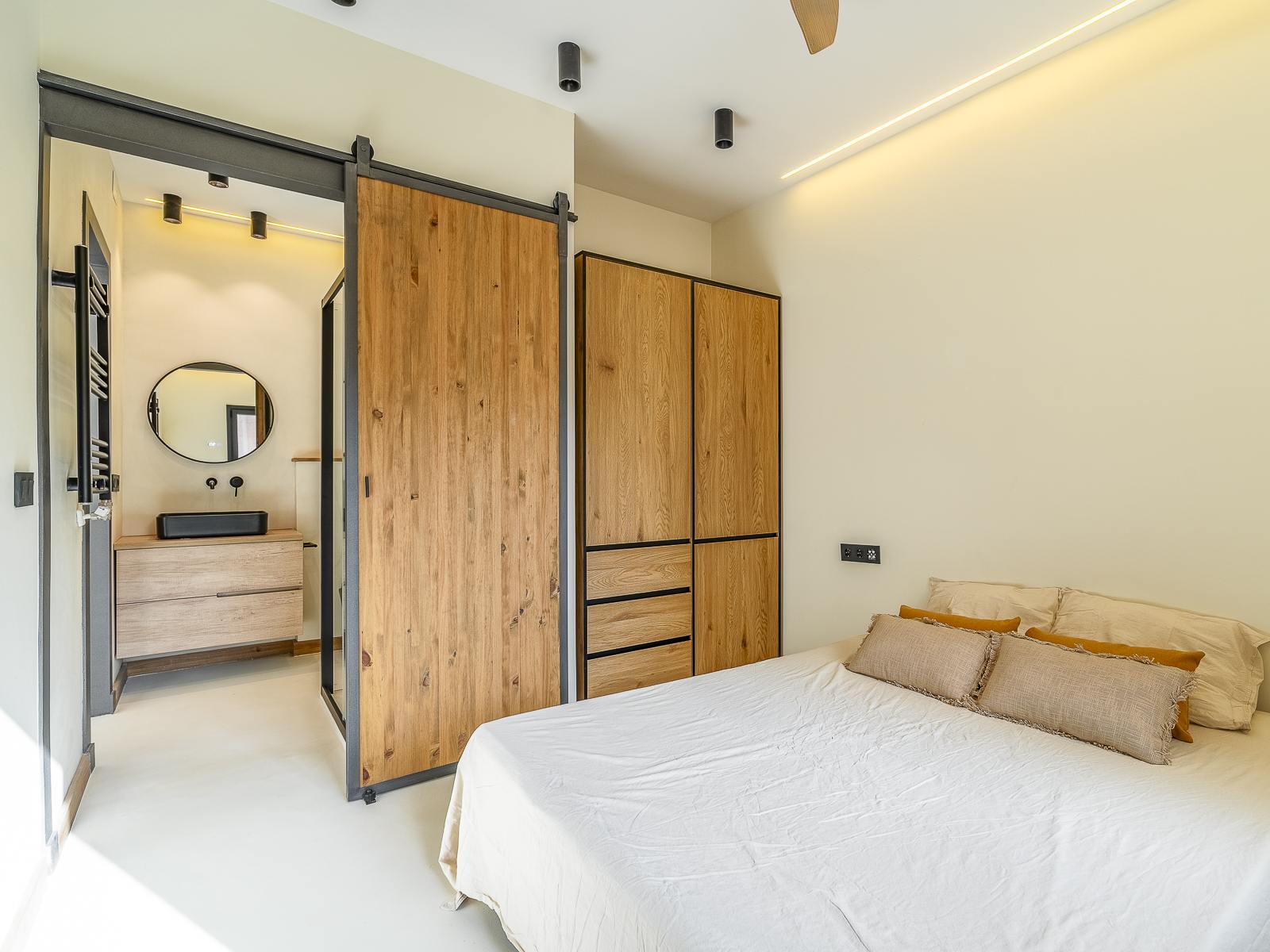 living - Piso de 79m² en venta en Gràcia, Barcelona - gallery thumbnail - 4