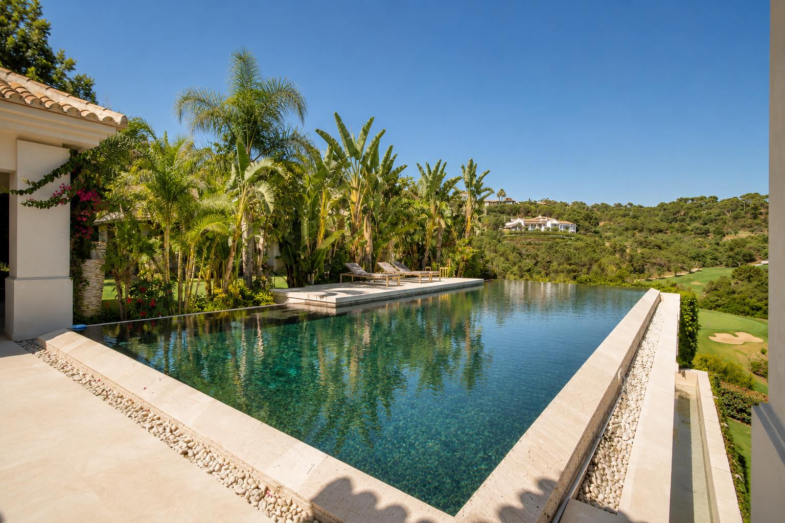 living - Casa / villa de 1,691m² con 179m² terraza en venta en La Zagaleta - gallery thumbnail - 7