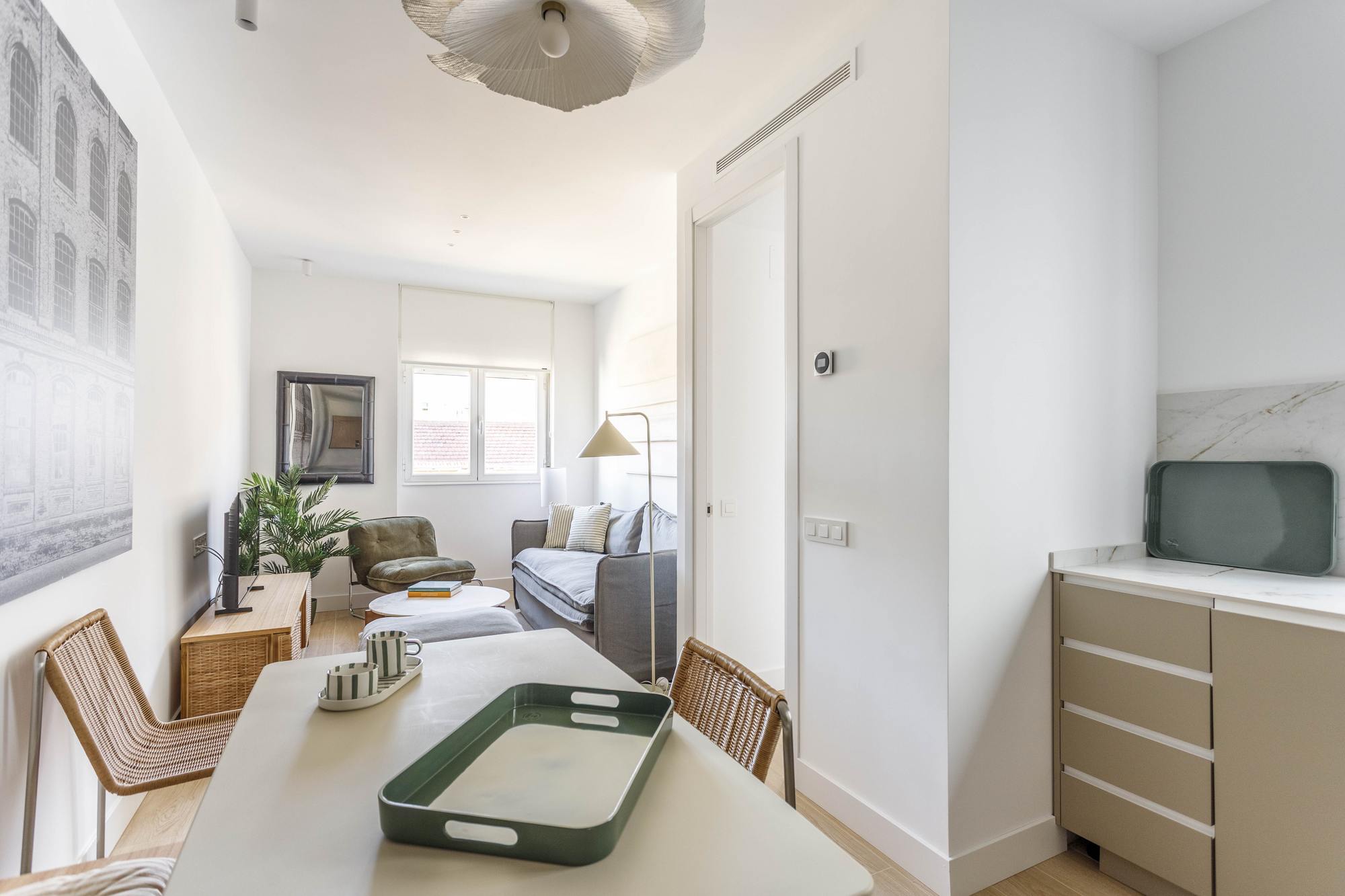 living - 70m² apartment for rent in Arapiles, Madrid - gallery thumbnail - 4
