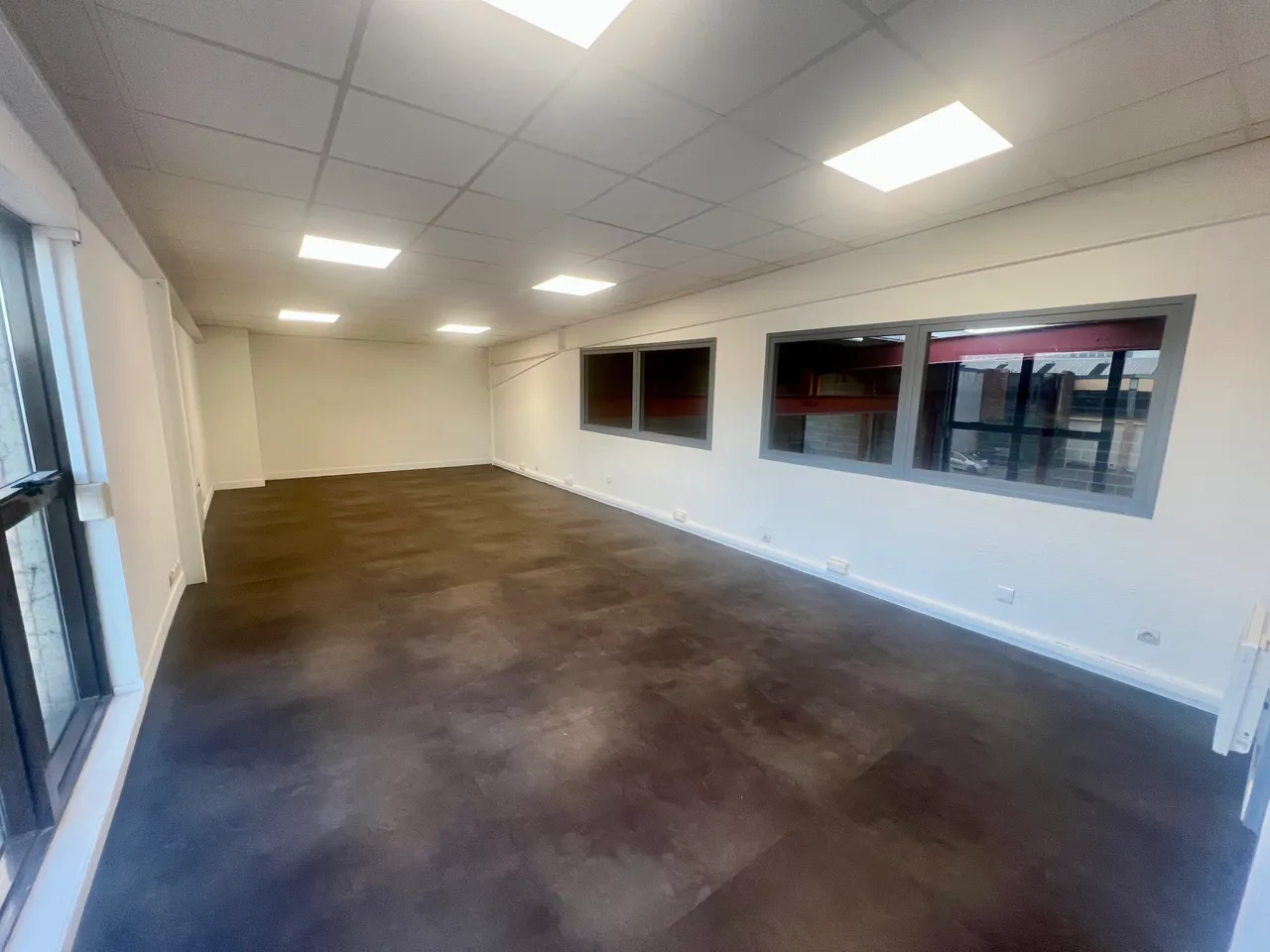 logistics - Light Industrial Premises / Offices For Rent - gallery - 8