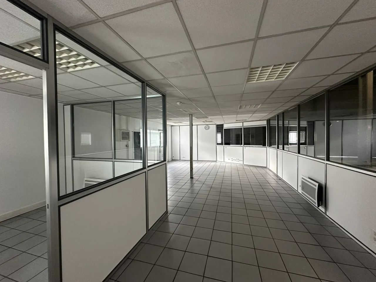 logistics - Messagerie À Louer - gallery - 10