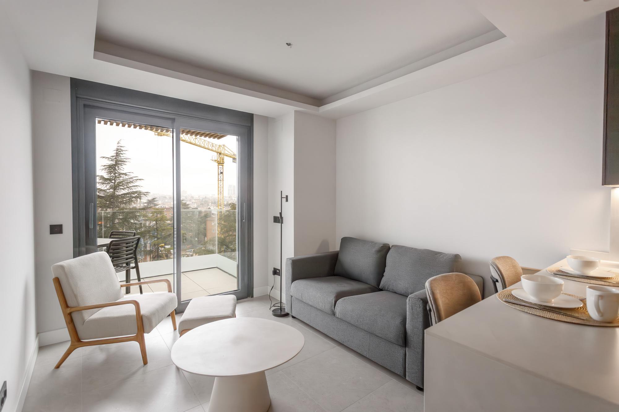 living - Piso de 65m² con 8m² terraza en alquiler en Conde de Orgaz y Piovera - gallery thumbnail - 2