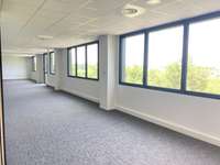 logistics - Activités / Bureaux À Louer - gallery thumbnail - 8