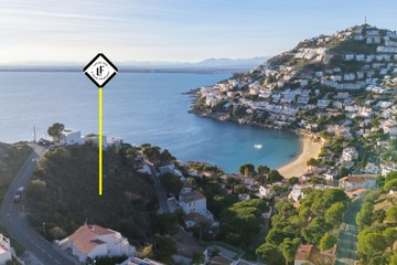 living - 158m² house / villa for sale in Bay of Roses, Costa Brava - featured