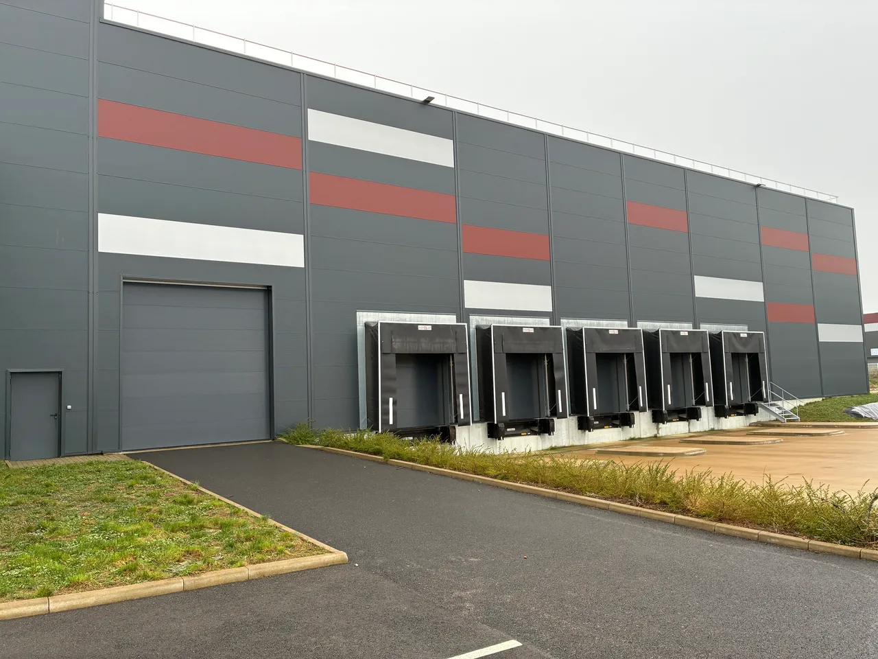 logistics - Warehouse For Rent - For Sale - gallery - 2