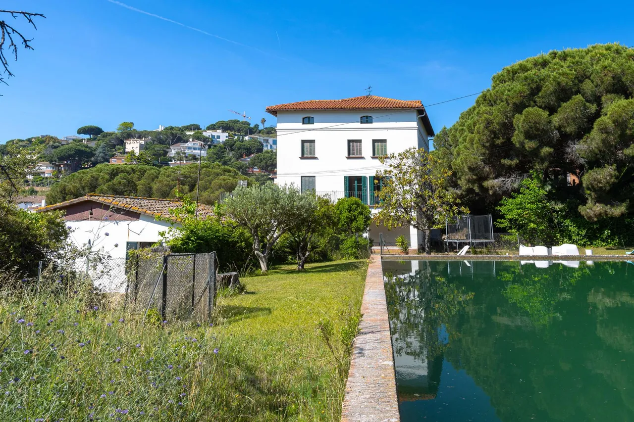 living - Casa rural de 922m² con 27,090m² de jardín en venta en Alella - gallery - 9