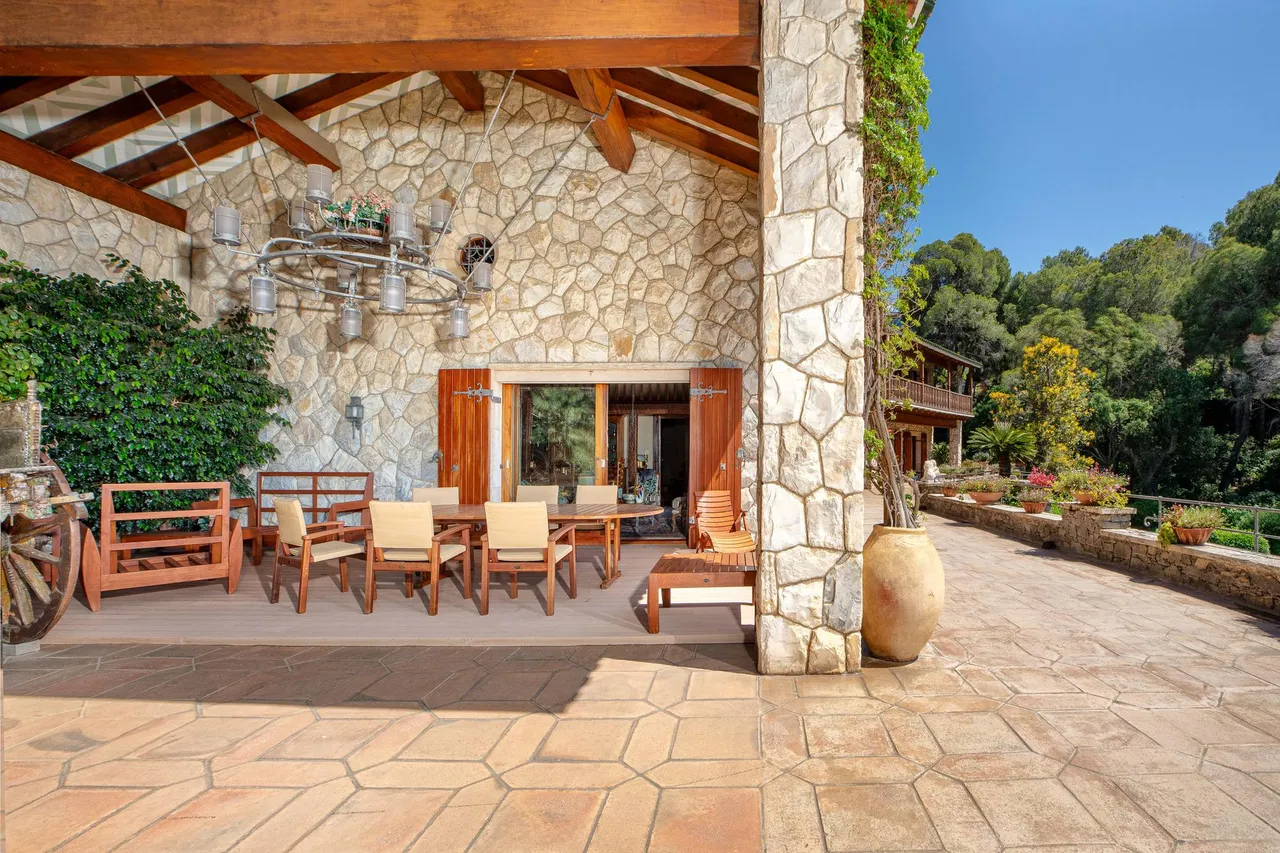 living - 970m² house / villa for sale in Bay of Roses, Costa Brava - gallery - 6