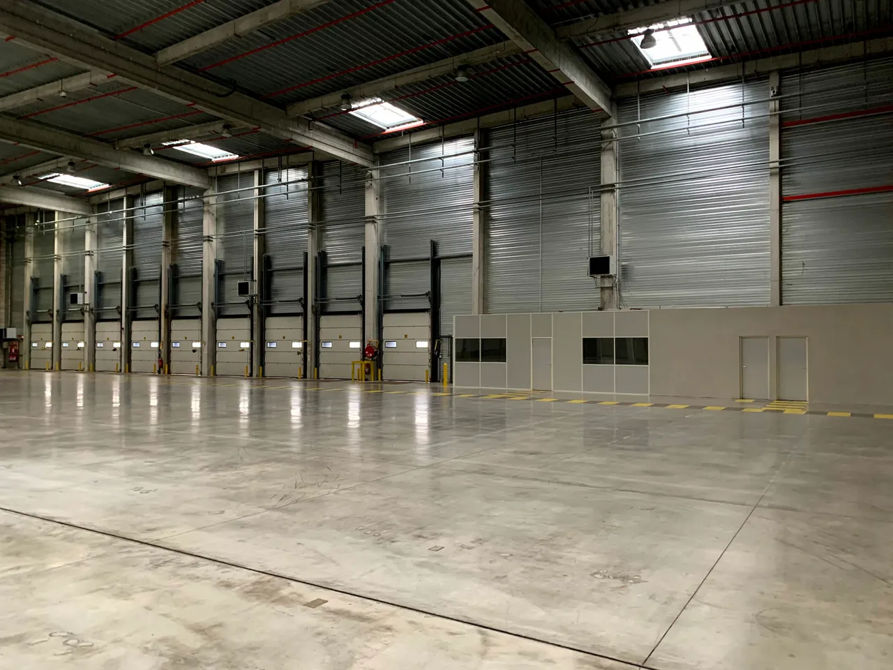 logistics - Logistics Warehouse For Rent - gallery - 3