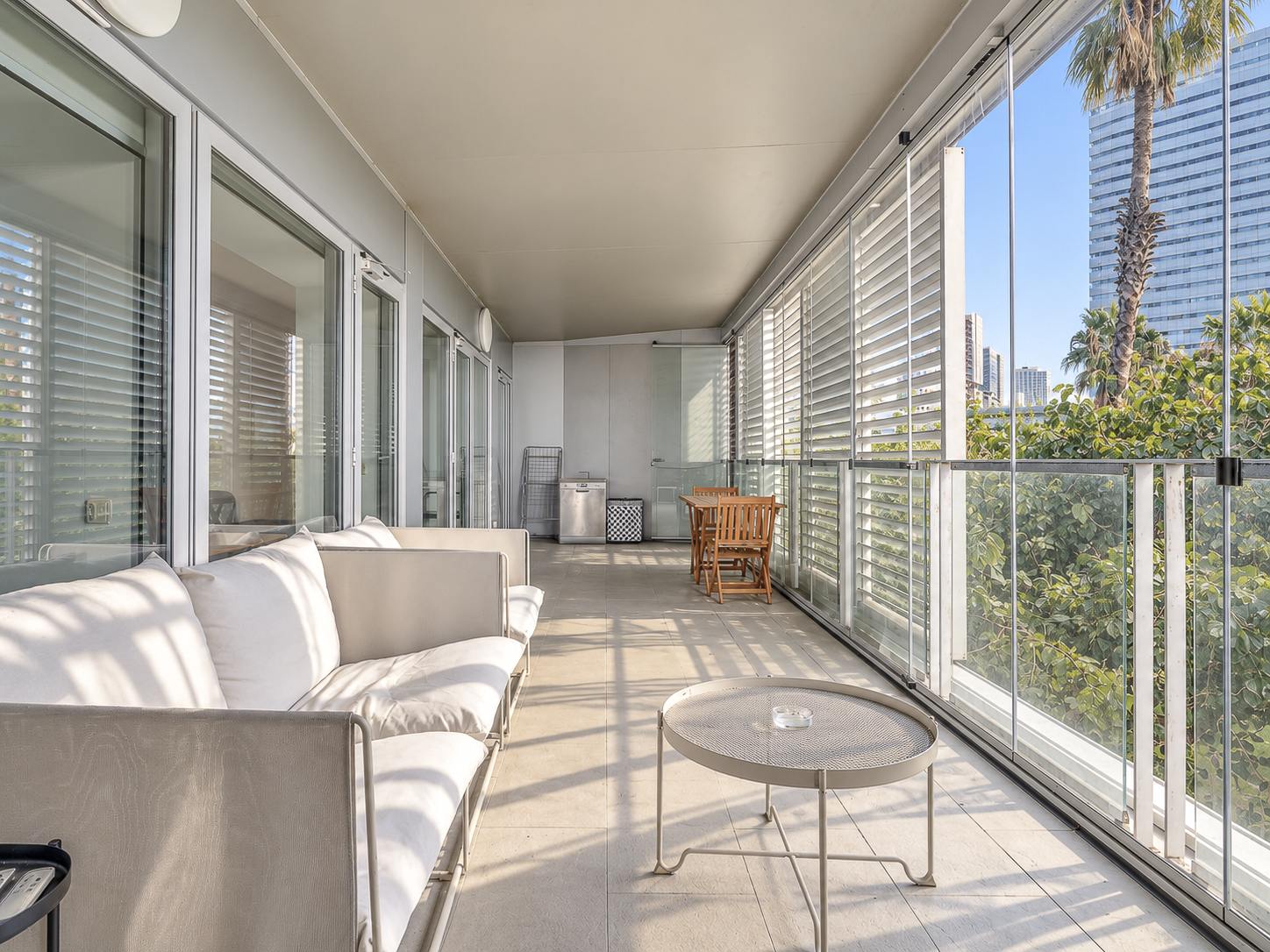 living - Piso de 84m² con 31m² terraza en venta en Diagonal Mar - gallery thumbnail - 4