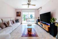 living - Casa / villa de 259m² en venta en Vallpineda, Barcelona - gallery thumbnail - 10