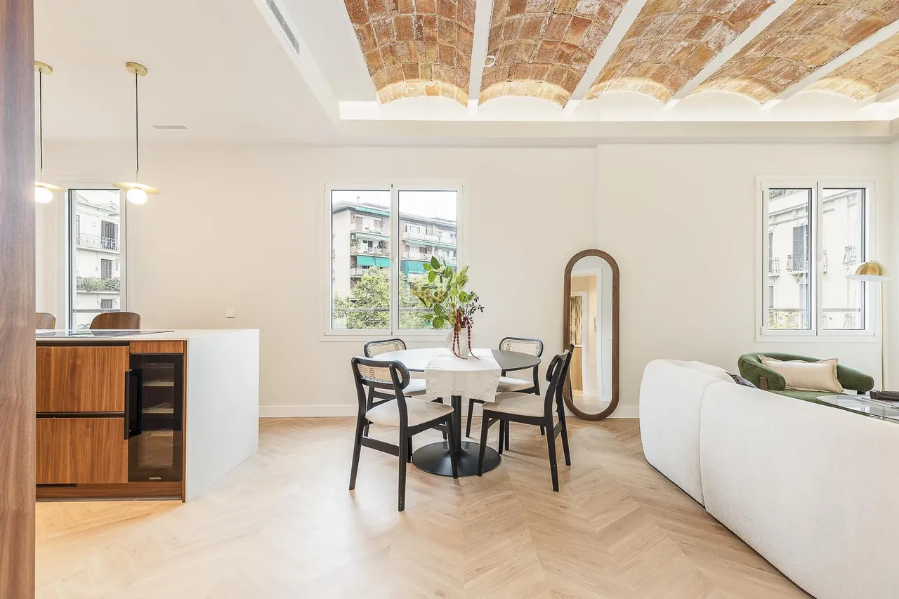 living - Piso de 97m² en venta en Eixample Derecho, Barcelona - gallery - 2