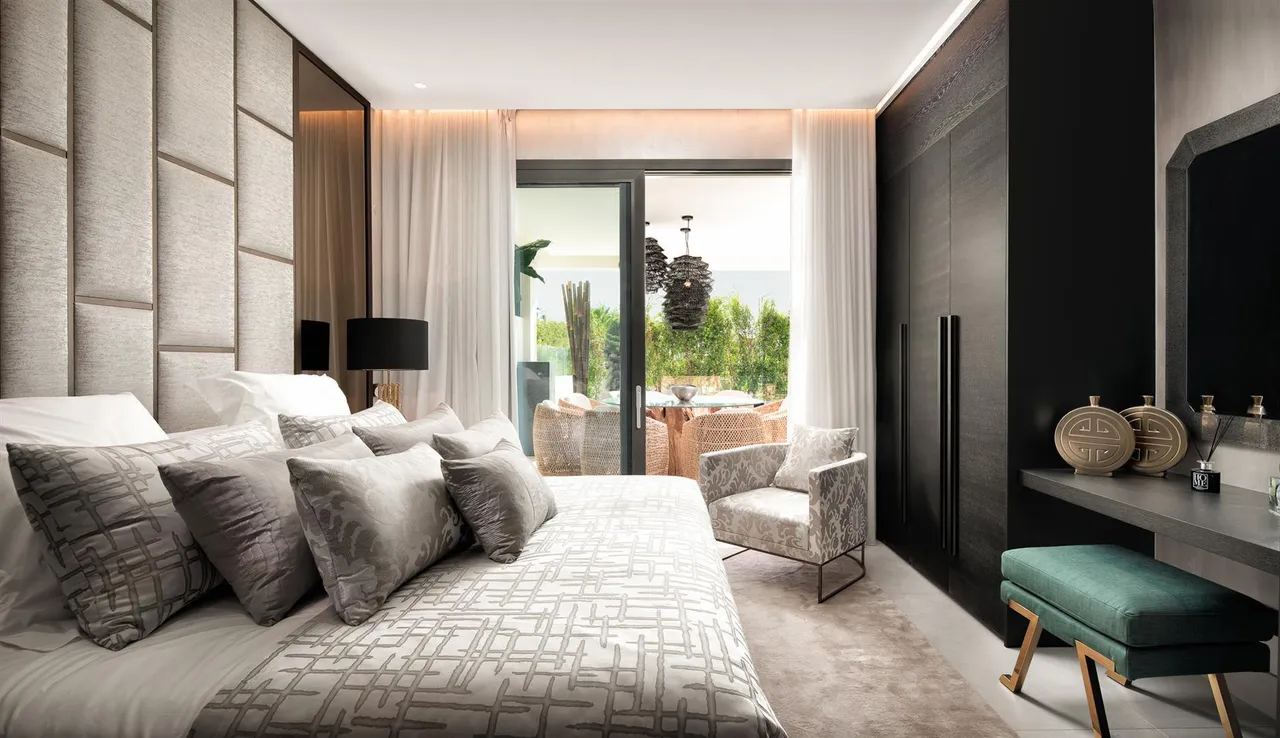 living - New Development of luxury apartments with private pools for sale in a highly sought after area on the Golden Mile in Marbella, with tropical communal gardens and pools. - gallery - 10