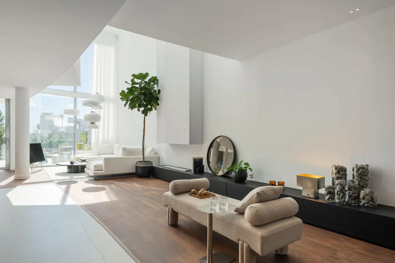 living - Casa / villa de 486m² con 268m² terraza en venta en Sierra Blanca - gallery - 5