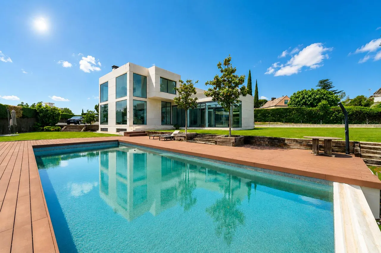 living - 1,203m² house / villa for sale in La Moraleja Urbanización - gallery - 2