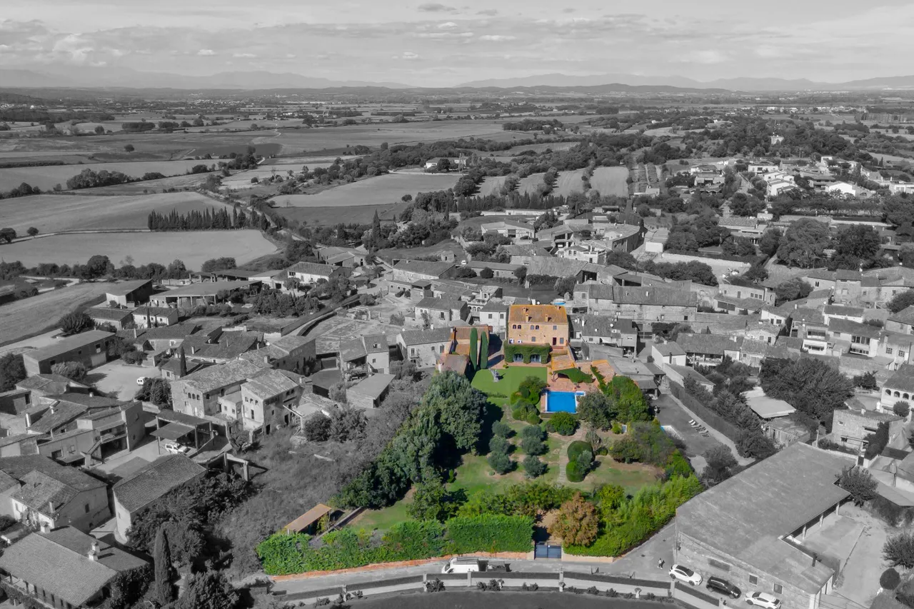 living - 834m² house / villa for sale in Baix Empordà, Girona - gallery - 7