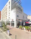 retail - Shop At The Foot Of The Building For Rent - gallery thumbnail - 1