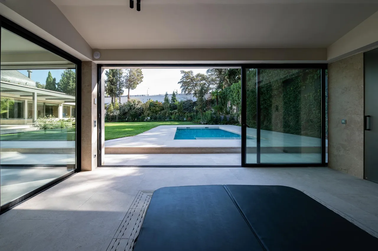living - Casa / villa de 1,499m² en venta en La Moraleja Urbanización - gallery - 2