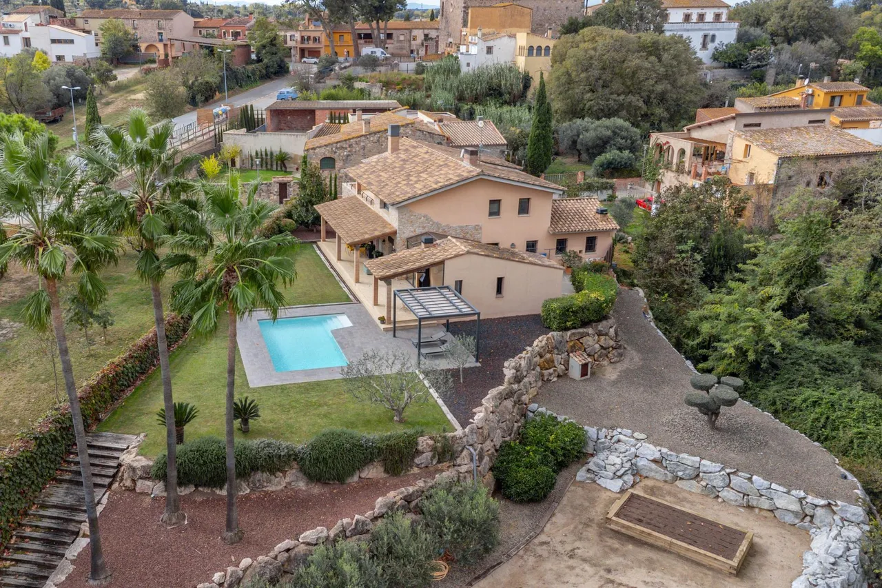 living - 442m² house / villa for sale in Alt Empordà, Girona - gallery - 2