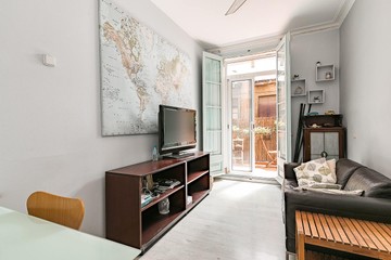 living - Piso de 109m² en venta en Gótico, Barcelona - featured