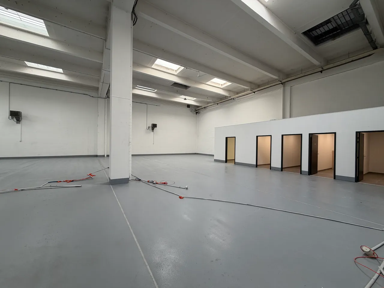 logistics - Light Industrial Premises / Offices For Rent - gallery - 3