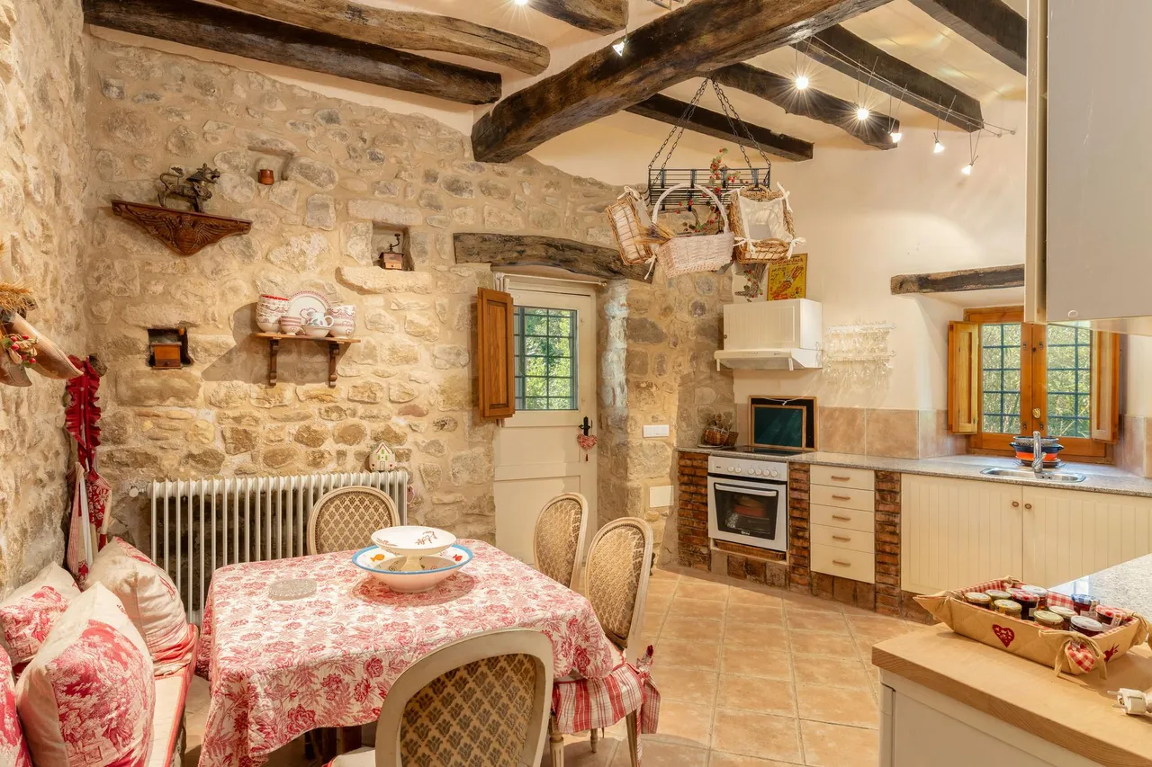 living - Casa rural de 876m² en venta en Alt Empordà, Girona - gallery - 3