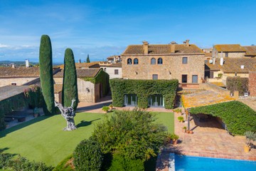 living - Casa / villa de 834m² en venta en Baix Empordà, Girona - featured