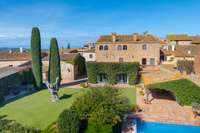 living - Casa / villa de 834m² en venta en Baix Empordà, Girona - gallery thumbnail - 1