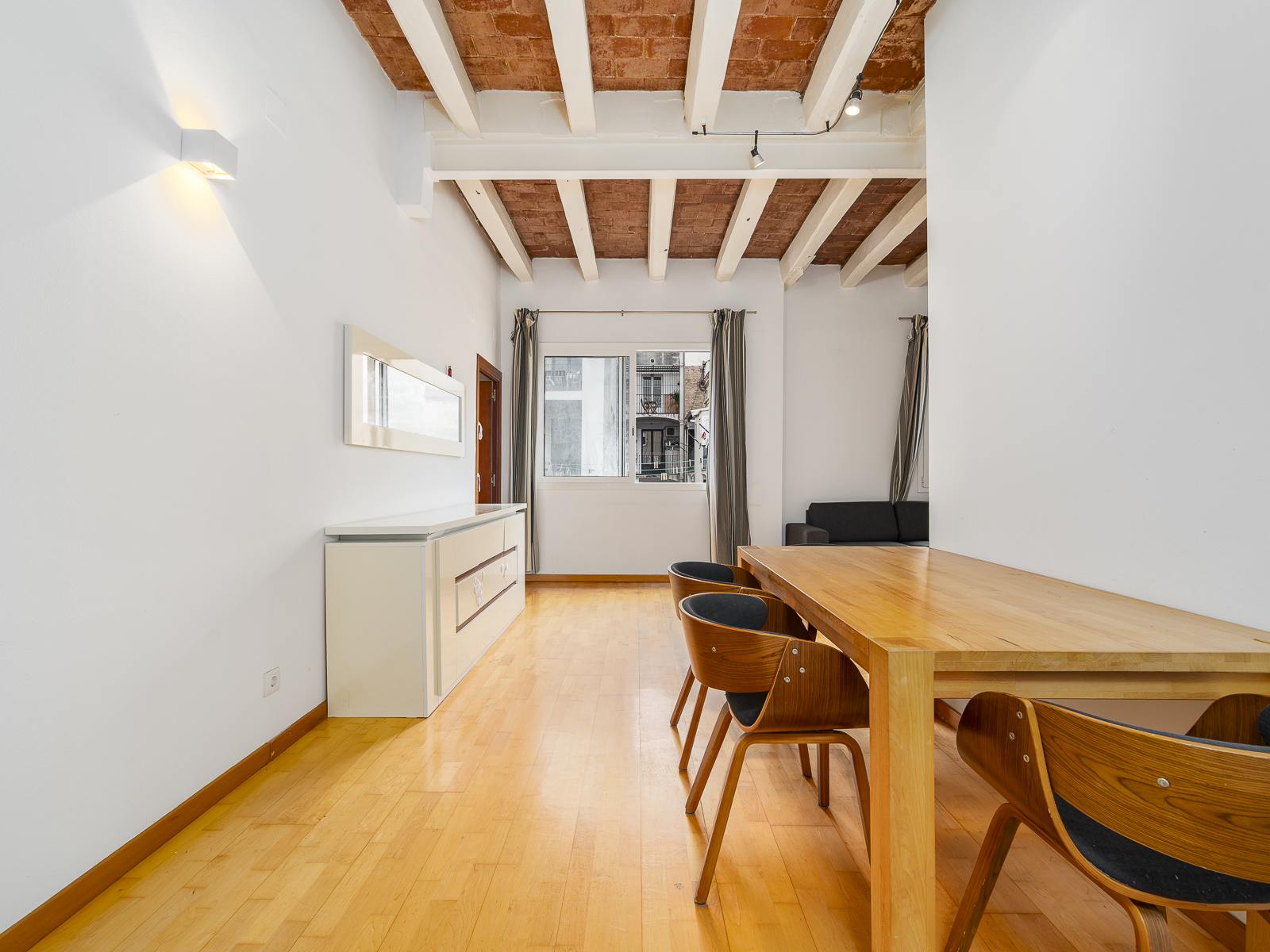 living - Piso de 68m² en venta en Eixample Derecho, Barcelona - gallery thumbnail - 1