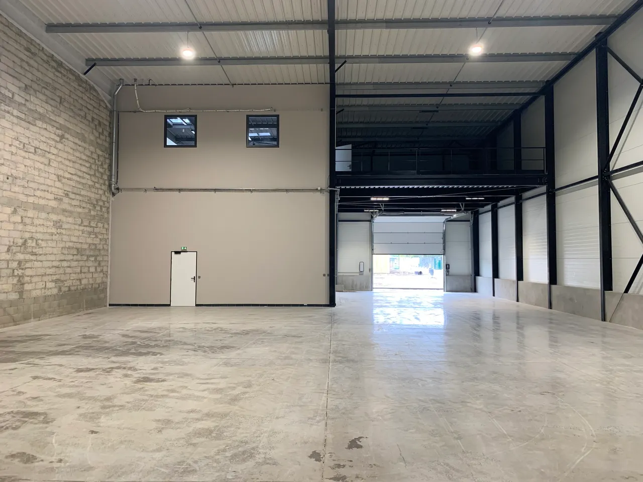 logistics - Light Industrial Premises / Offices For Rent - gallery - 2