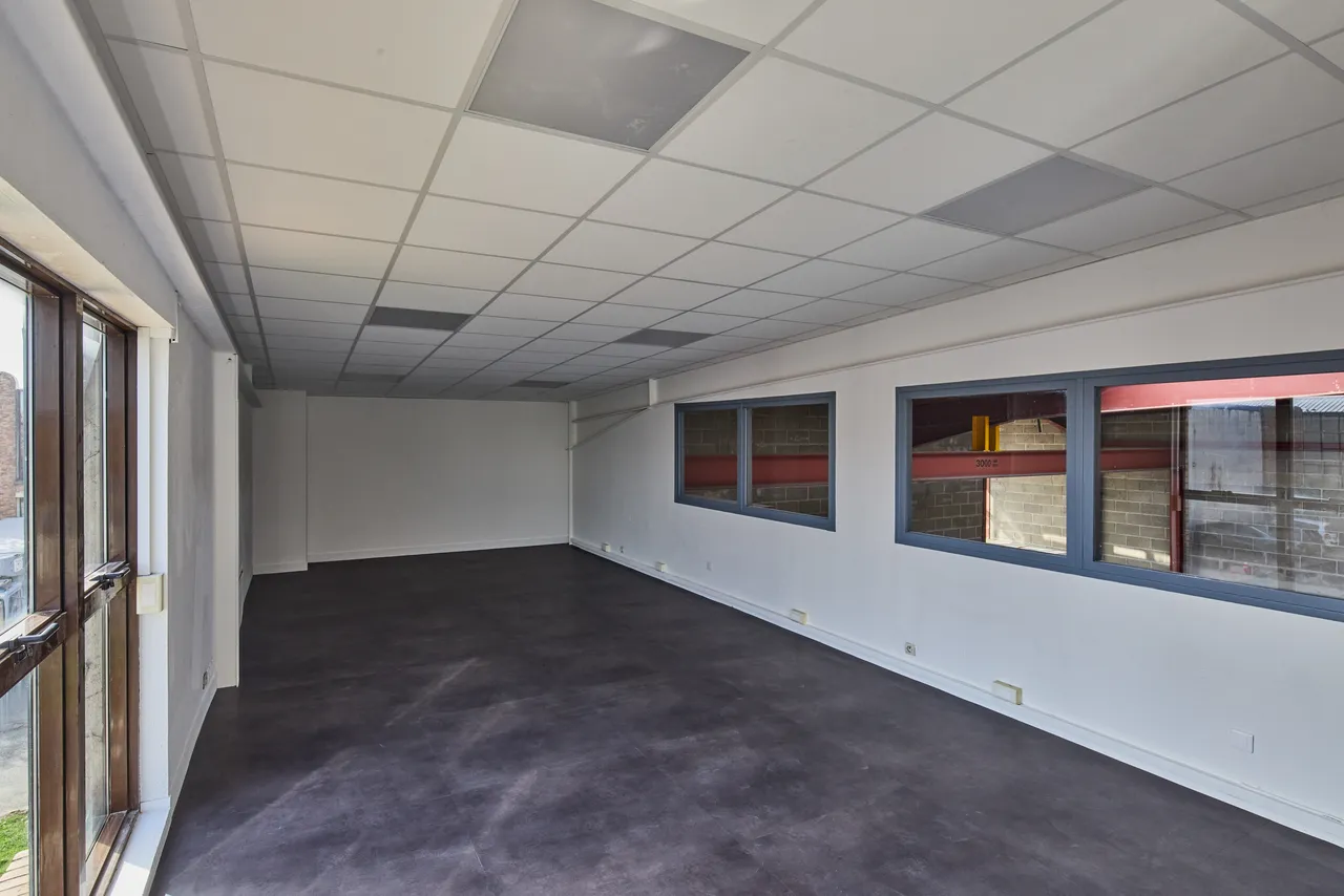 logistics - Light Industrial Premises / Offices For Rent - gallery - 3
