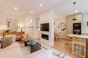 living - Piso de 100m² en alquiler en Castellana, Madrid - featured