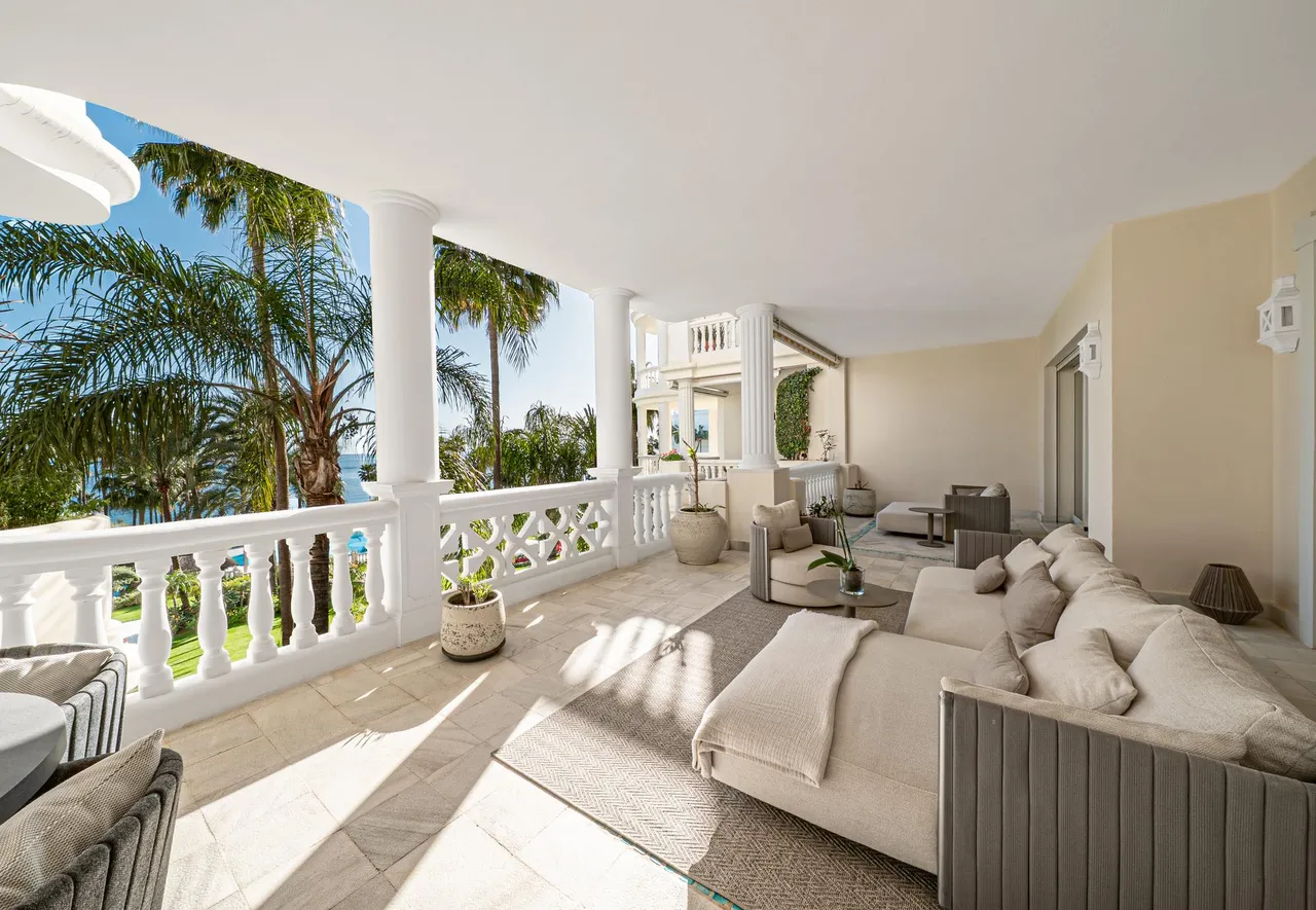 living - 225m² apartment with 71m² terrace for sale in New Golden Mile - gallery - 5