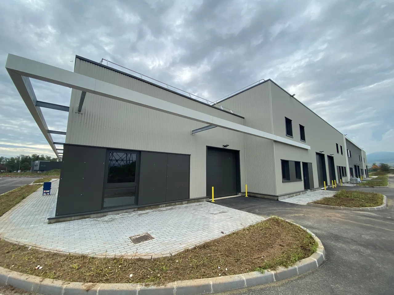 logistics - Light Industrial Premises / Offices For Rent - For Sale - gallery - 4