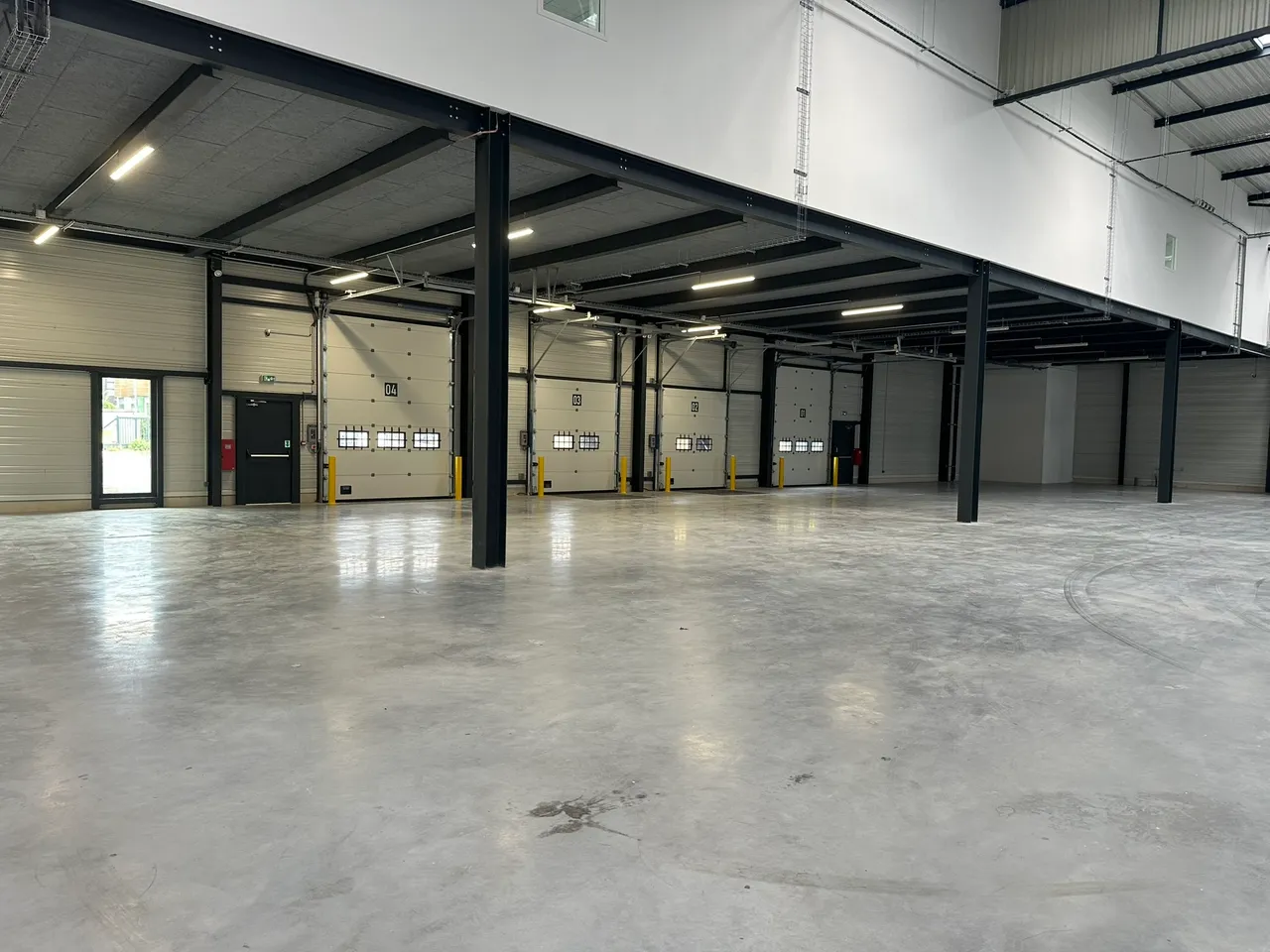 logistics - Activités / Bureaux À Louer - gallery - 3