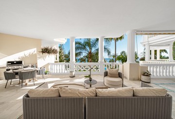living - 225m² apartment with 71m² terrace for sale in New Golden Mile - featured