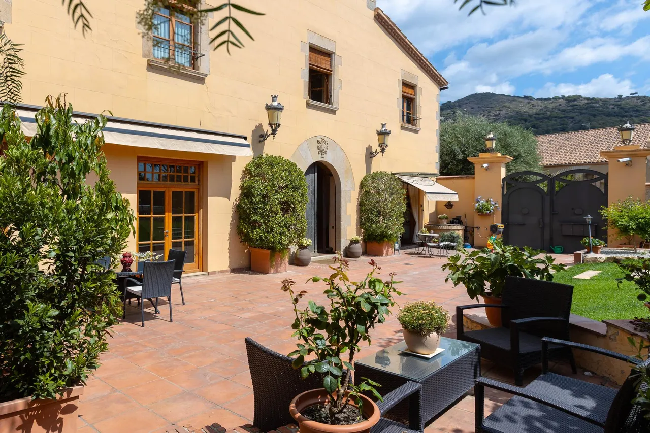 living - 1,100m² masia for sale in Teià, Barcelona - gallery - 3