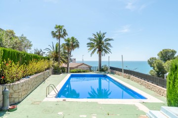 living - 448m² house / villa for sale in Benicasim, Valencia - featured