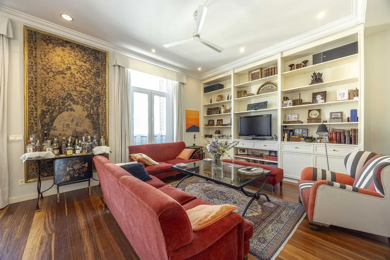 living - 246m² apartment for rent in Sant Francesc, Valencia - gallery - 4