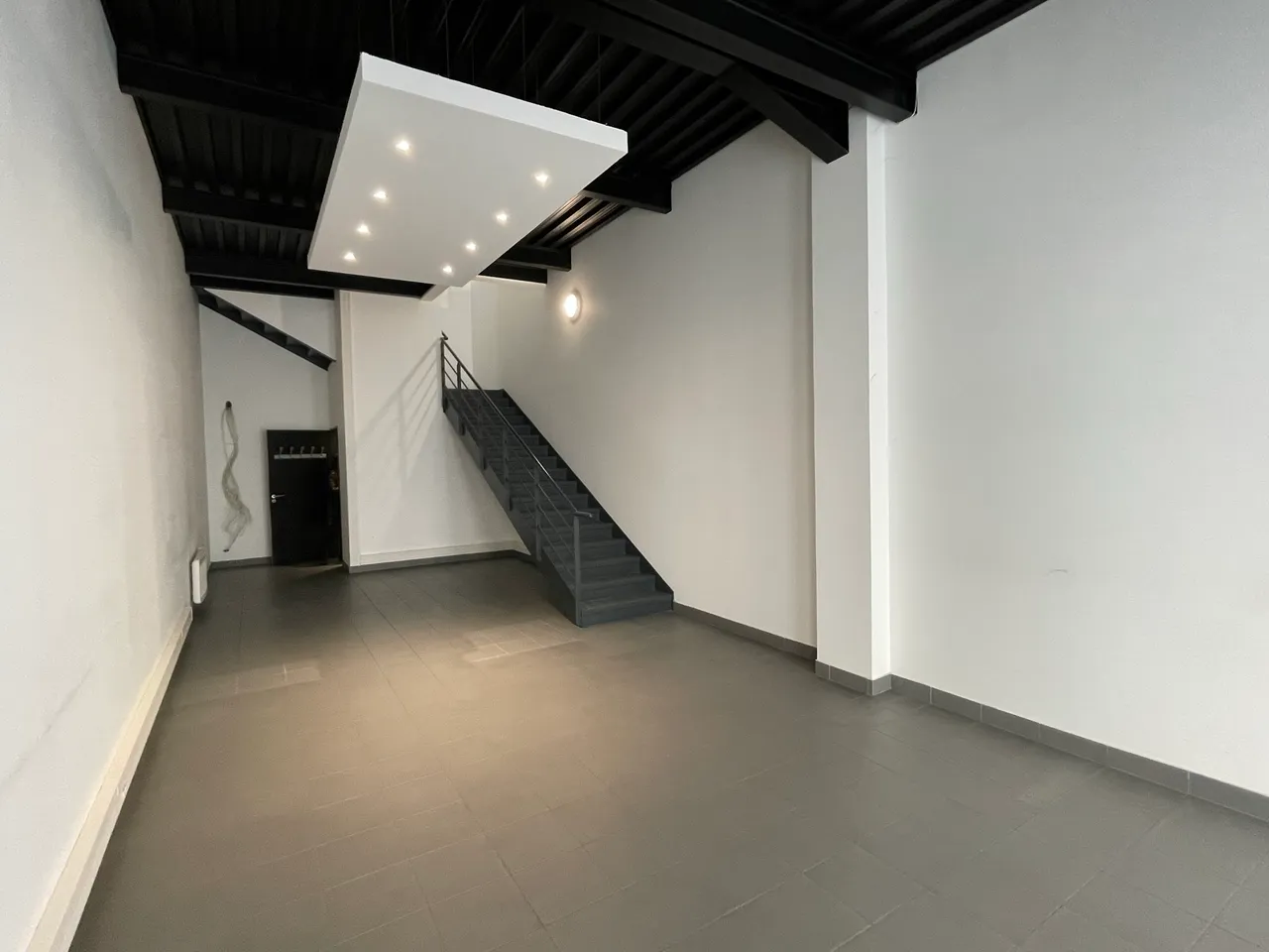 logistics - Local d’activités À Louer - gallery - 10
