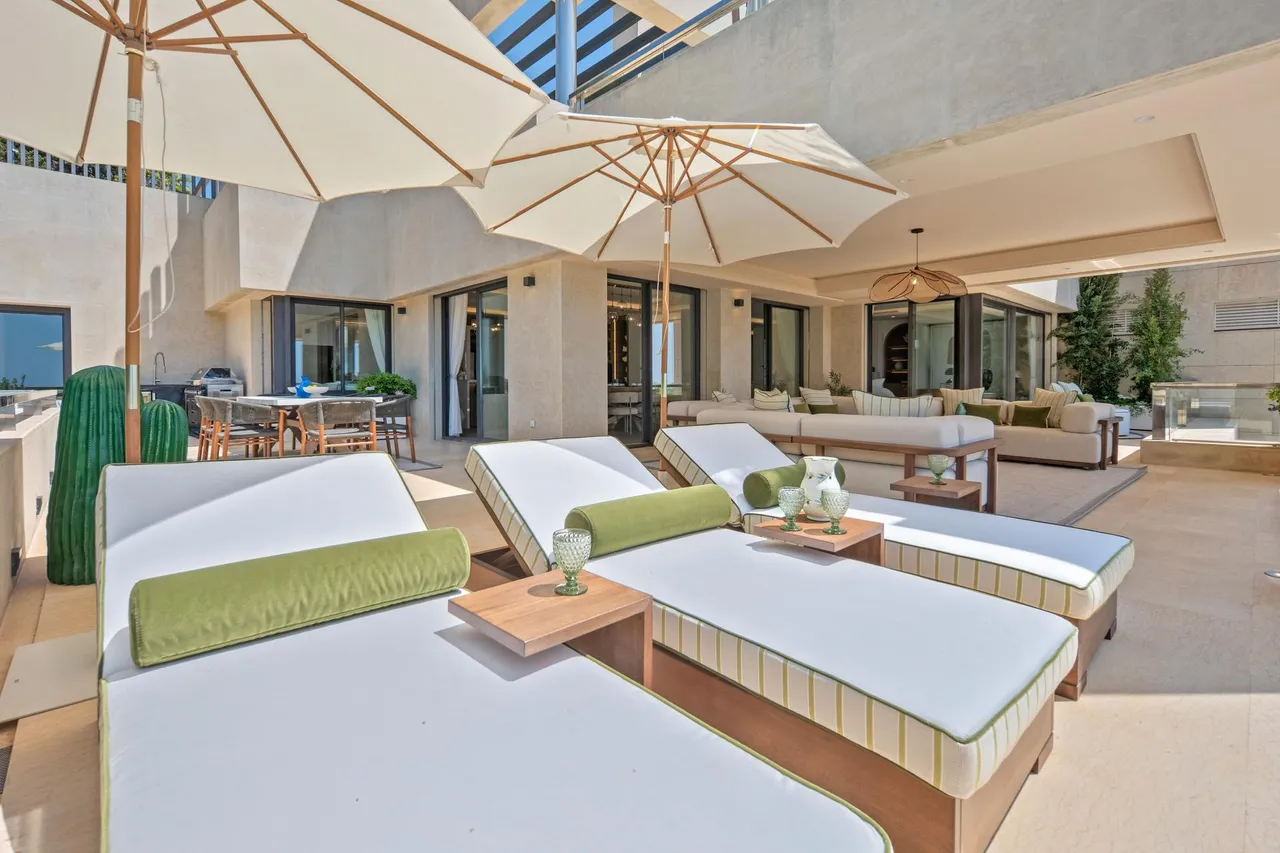 living - Piso de 576m² con 446m² terraza en venta en Nueva Andalucía - gallery - 4